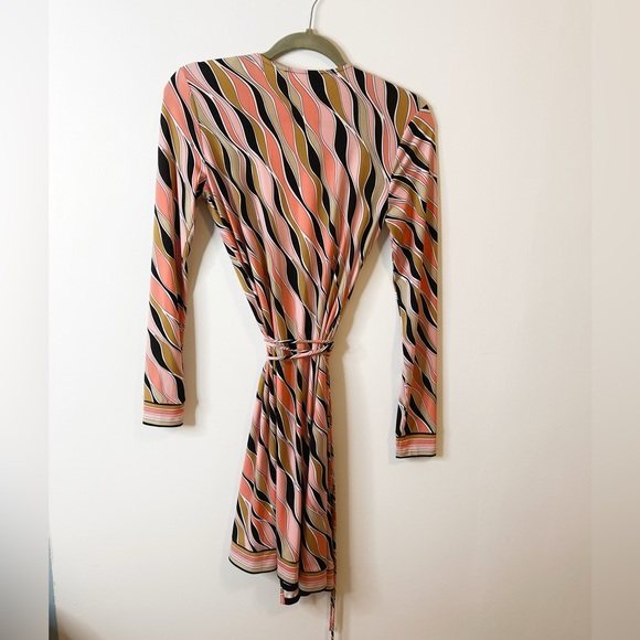✨NWT✨ Michael Kors | Mod Style Wrap Dress - Picture 2 of 6